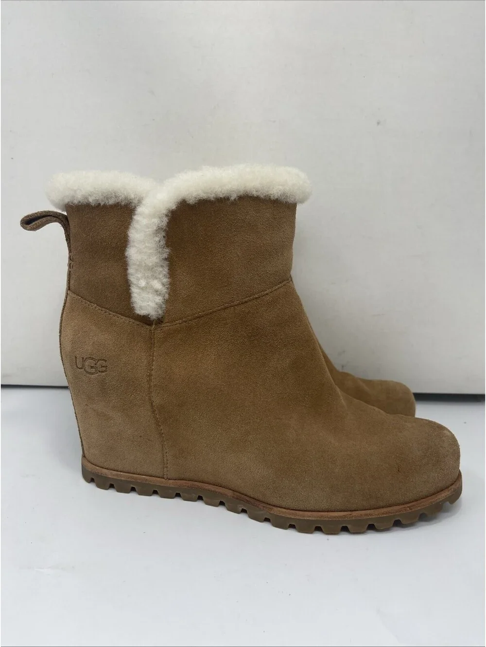 UGG Seyline Women Tan Suede Wedge Booties Shearling Lined Size 9